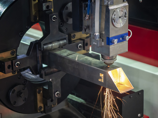 光纖激光切割機為什么要用隨動切割頭？