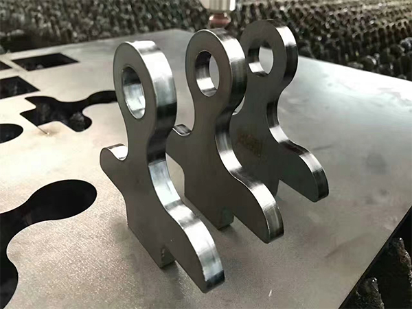 在鈑金行業(yè)中 光纖激光切割機(jī)有什么應(yīng)用優(yōu)勢