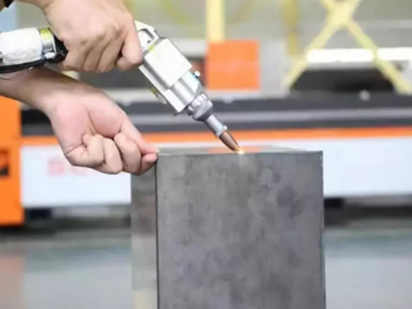 焊工難招？不用怕！手持激光焊接機(jī)實(shí)現(xiàn)效率倍增