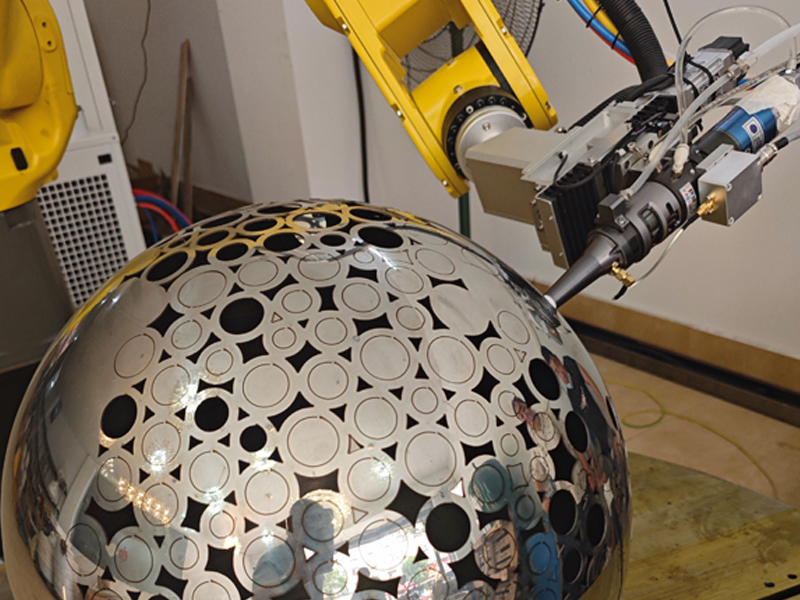 景觀雕塑行業(yè)金屬球體三維激光切孔、鏤空