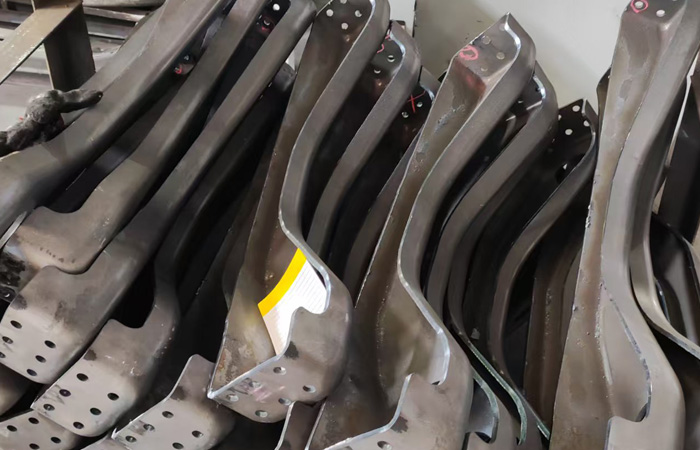 8mm碳鋼商用車后車橋殼體機(jī)器人三維激光切孔修邊 8mm碳鋼商用車后車橋殼體機(jī)器人三維激光切孔修邊